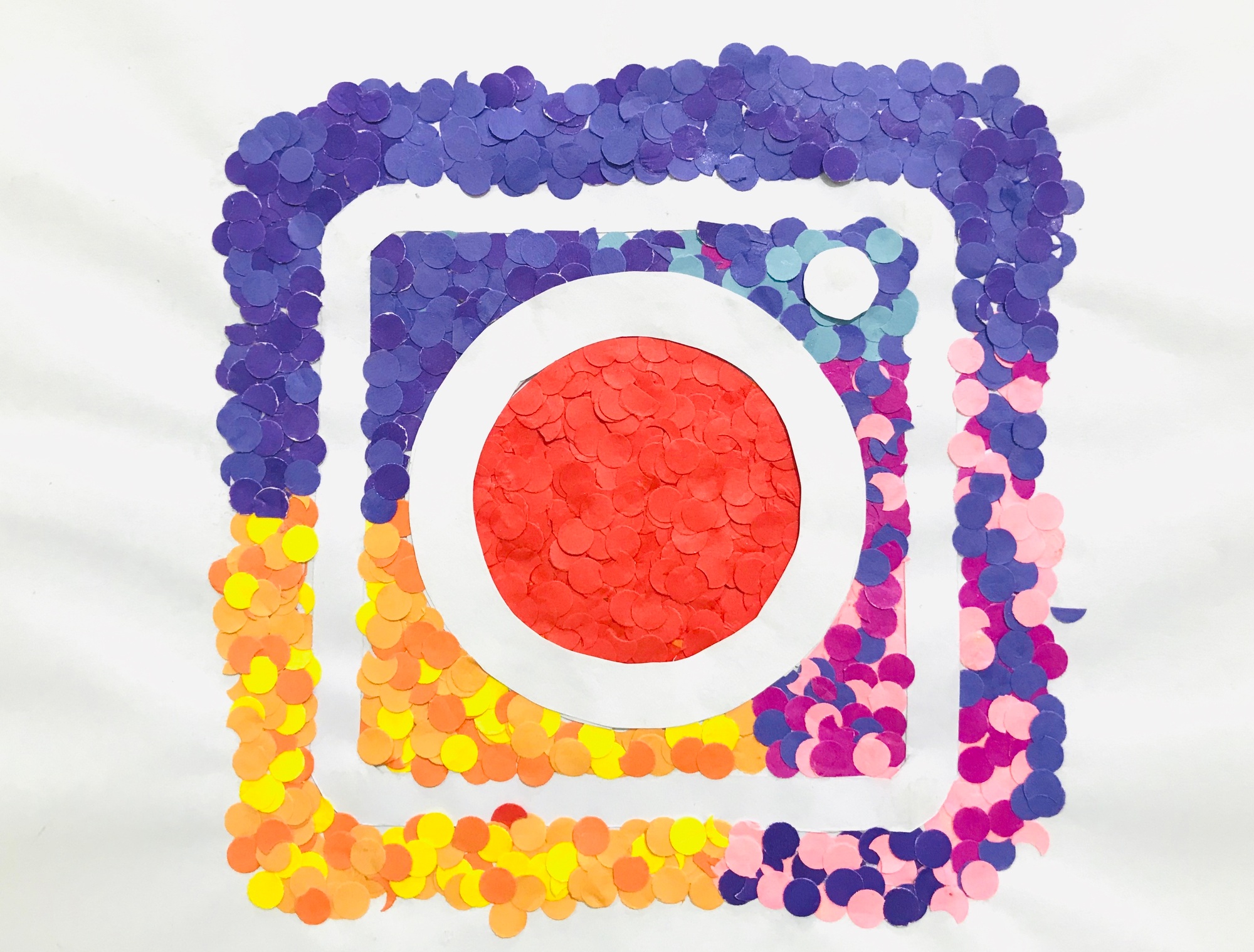 Instagram logo made by thousands of colorful circles 14