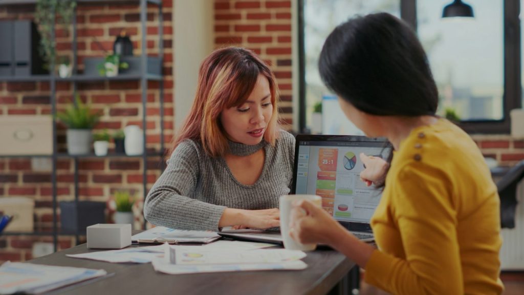 Socially Savvy Moms Blog. The Future of Digital Product Marketing: How Businesses Are Adapting to AI-Powered Personalization