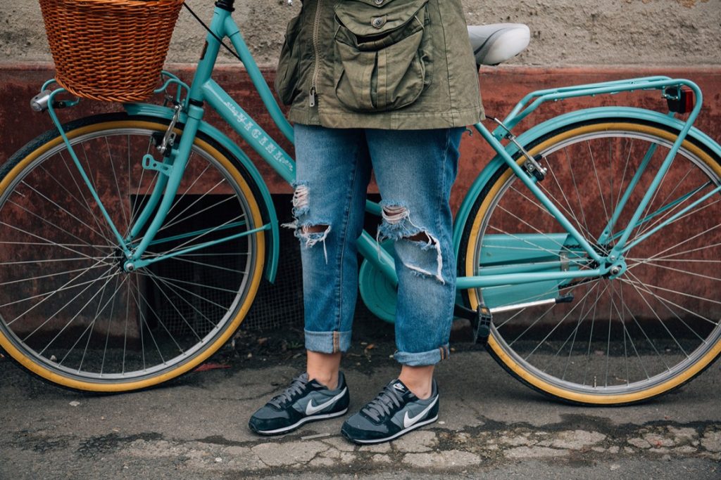 Blogger girl. The Blueprint for Profitable Blogging: A Step-By-Step Guide